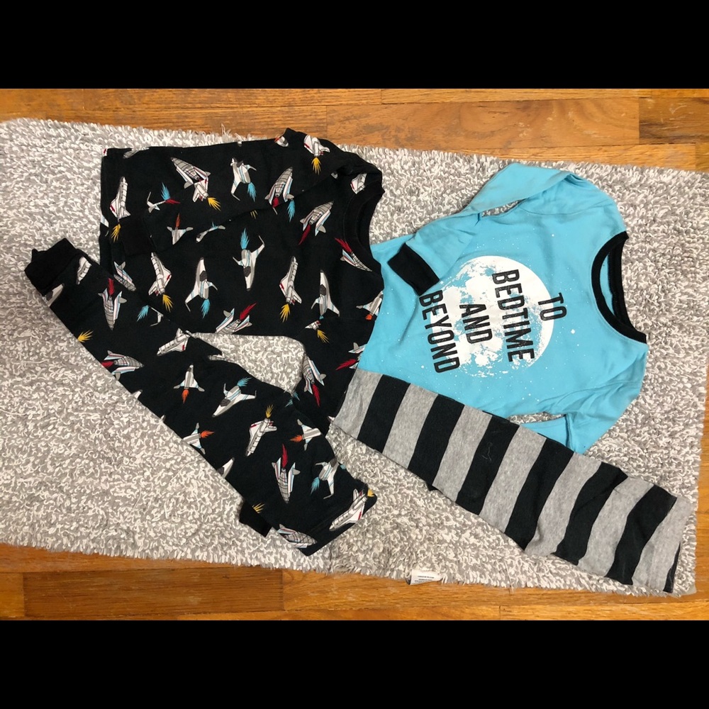 Carters 3t pajama set glows in the dark